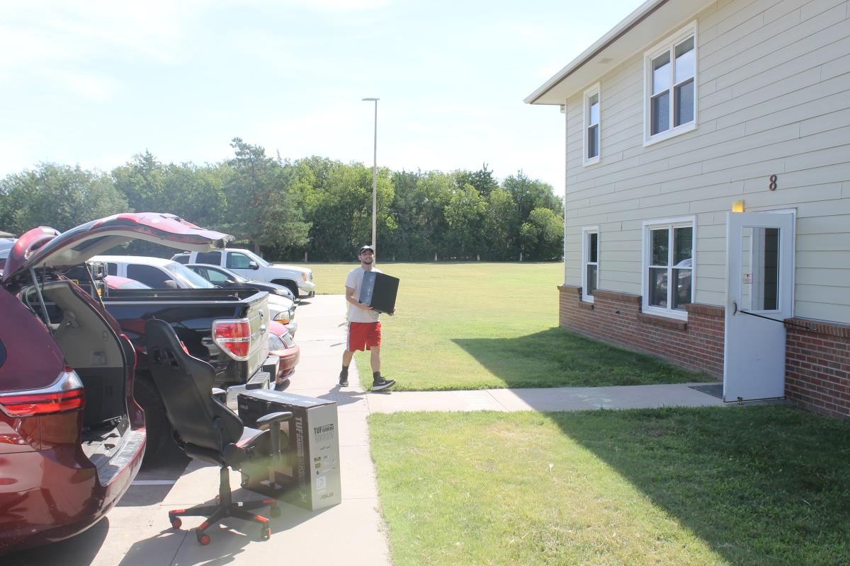Student moving into on campus housing.